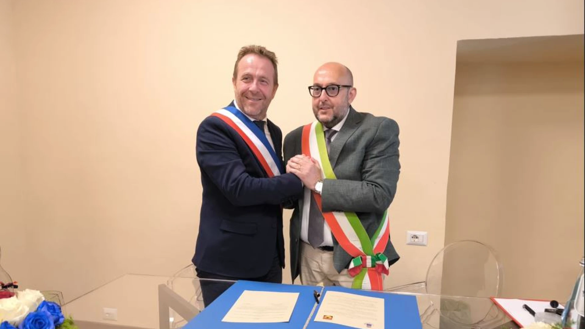 Fornelli e Sauve amici per sempre. Firmato questa mattina uno storico protocollo di gemellaggio. Folta delegazione transalpina presente in paese. GUARDA IL SERVIZIO.